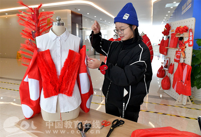 浙紡服院服裝數(shù)字化“未來工廠”亮相寧波時(shí)尚節(jié)，引領(lǐng)智能時(shí)尚新未來